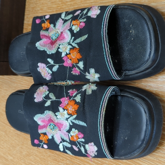 Hush Puppies Embroidered slides sandals Size 9 - Picture 3 of 7